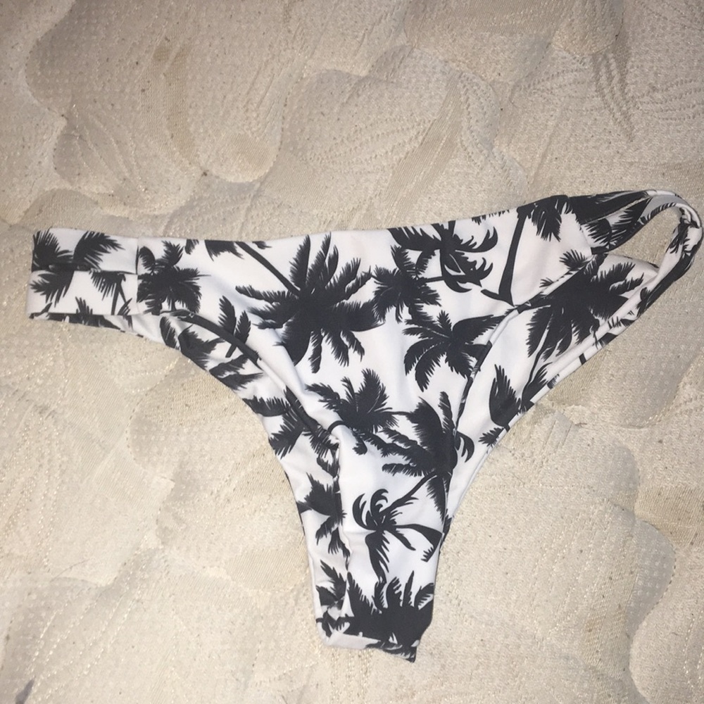 Cheeky bathing suit bottom